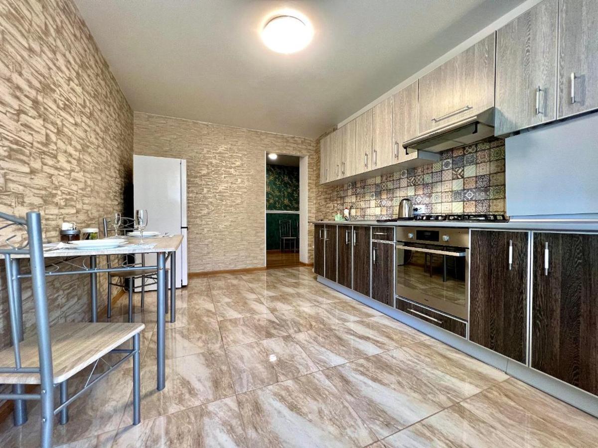 Apartpoltava Простора Однокімнатна Квартира В Новобудові, Корпусний Парк Esterno foto